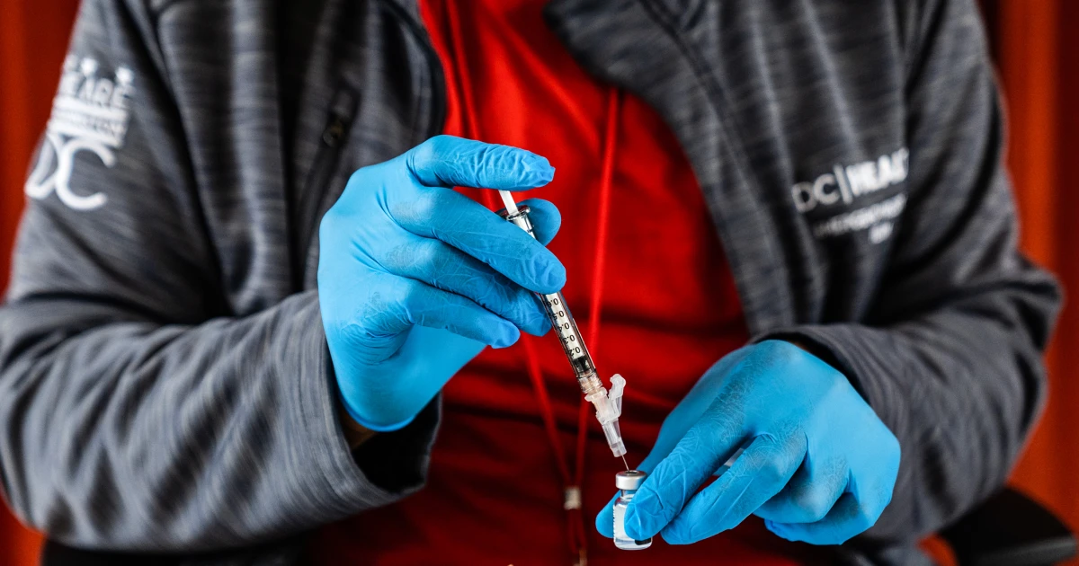 Featured image for US to end COVID-19 vaccine mandates for federal workers and travelers.