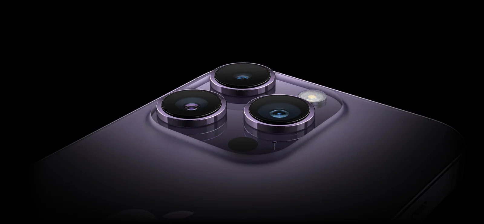 "Leaked Image Unveils iPhone 15 Pro Max's Periscope Camera with Impressive Sensor Size"