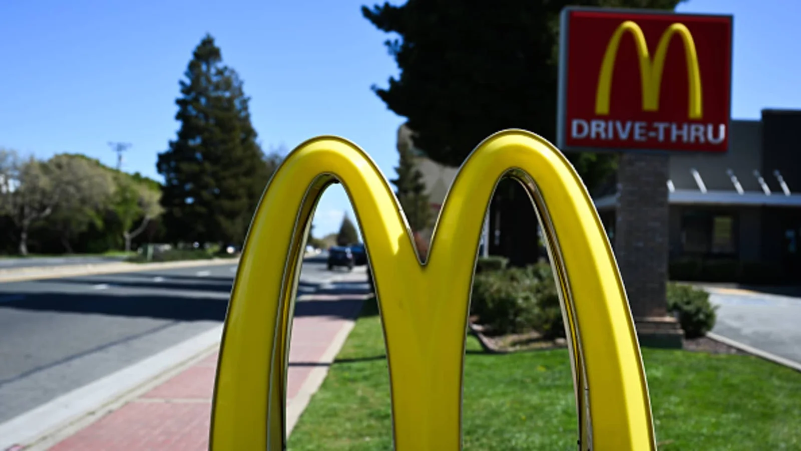 California's Fast-Food Industry Faces Financial Strain from New Legislation