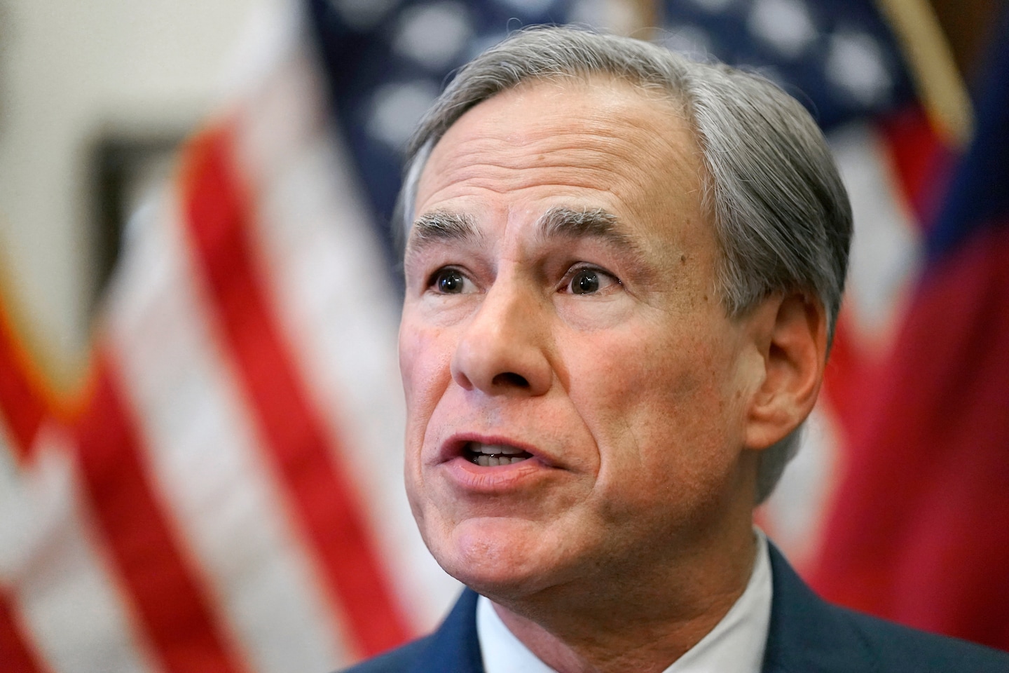 Texas implements floating barrier to prevent illegal immigration across Rio Grande.