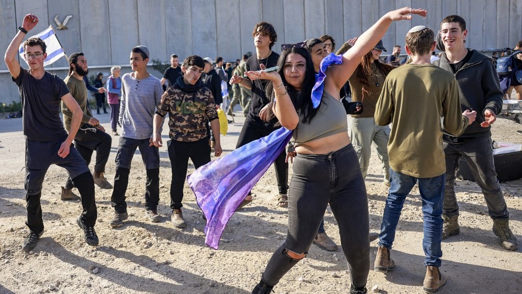 "Controversy Surrounds Gaza Aid Distribution and International Coordination"