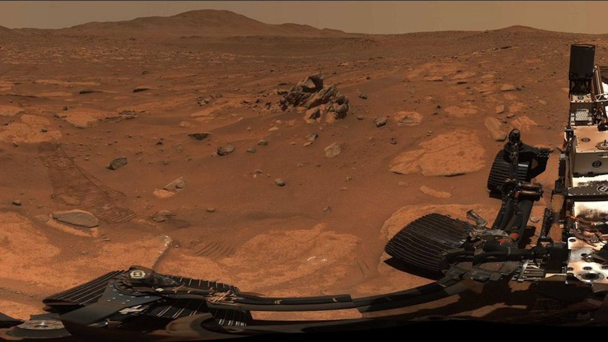 "Perseverance Rover Marks 1000 Martian Days with Curiosity's Congratulations"