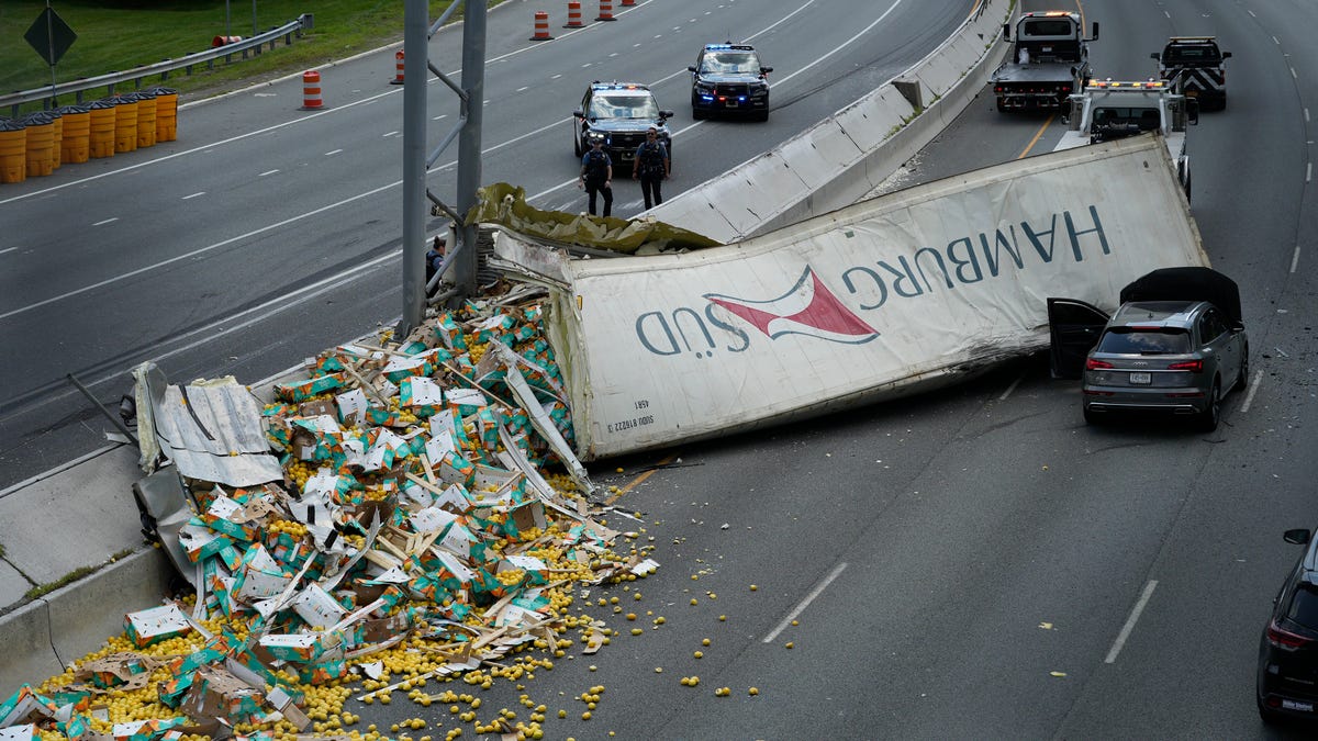 Featured image for Tractor-trailer crash on Route 17 in Mahwah NJ causes lemon spill and lane closures