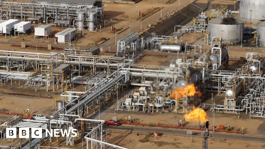 Featured image for Trump's Venezuela Oil Strategy Faces Challenges Amid Market Uncertainty