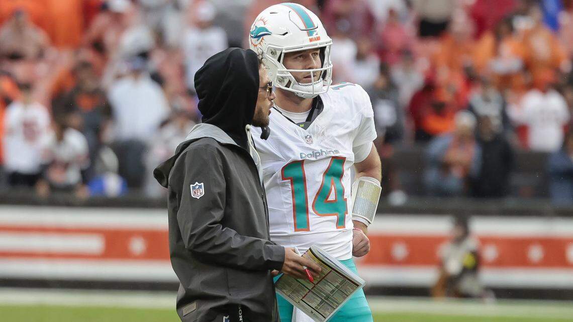 Featured image for Dolphins Bench Tua Tagovailoa, Turn to Rookie Ewers as Starter