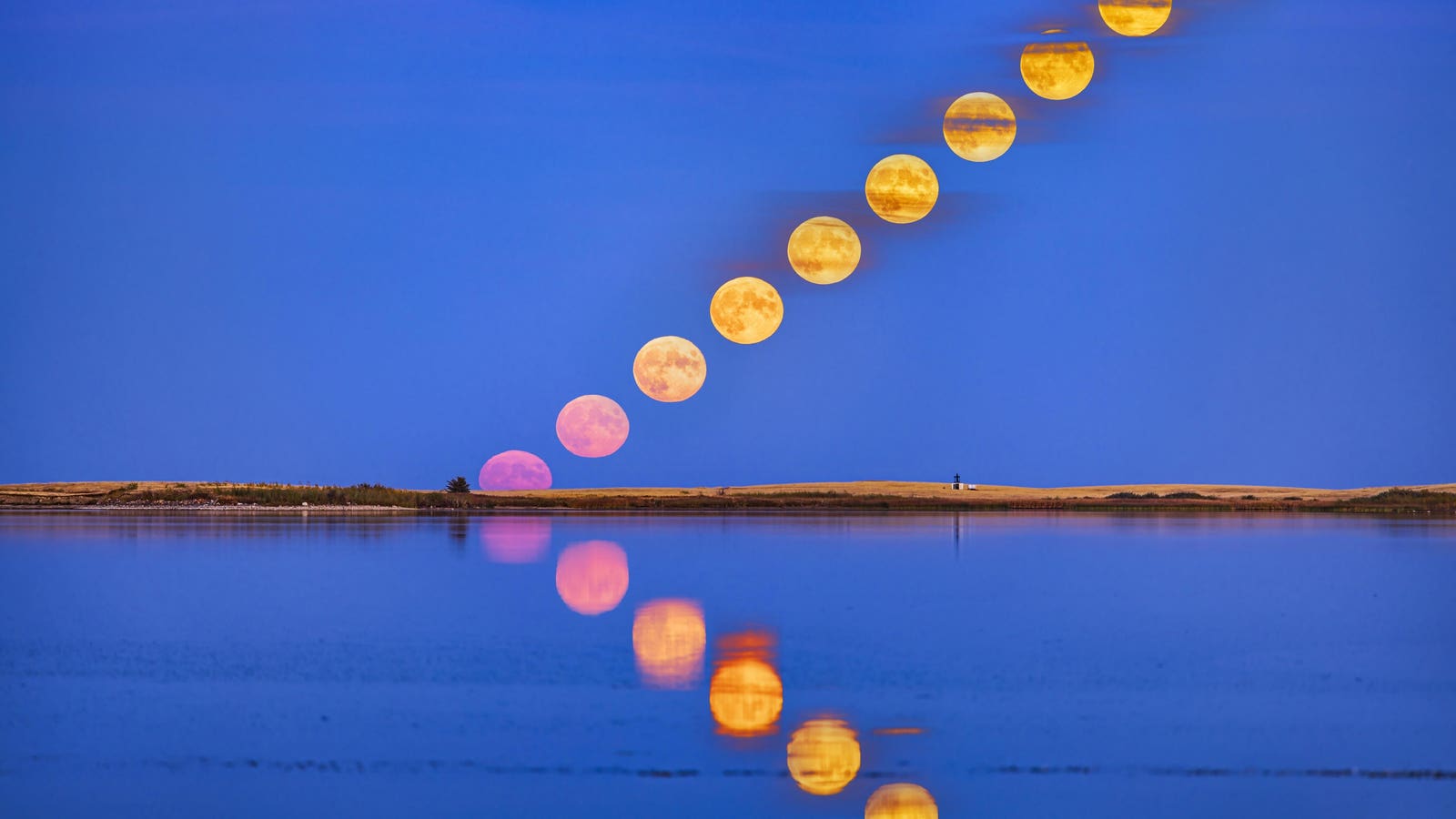 Featured image for "Experience the Spectacular 'Hunter's Moon Eclipse' Alongside Jupiter: This Week's Celestial Delights"