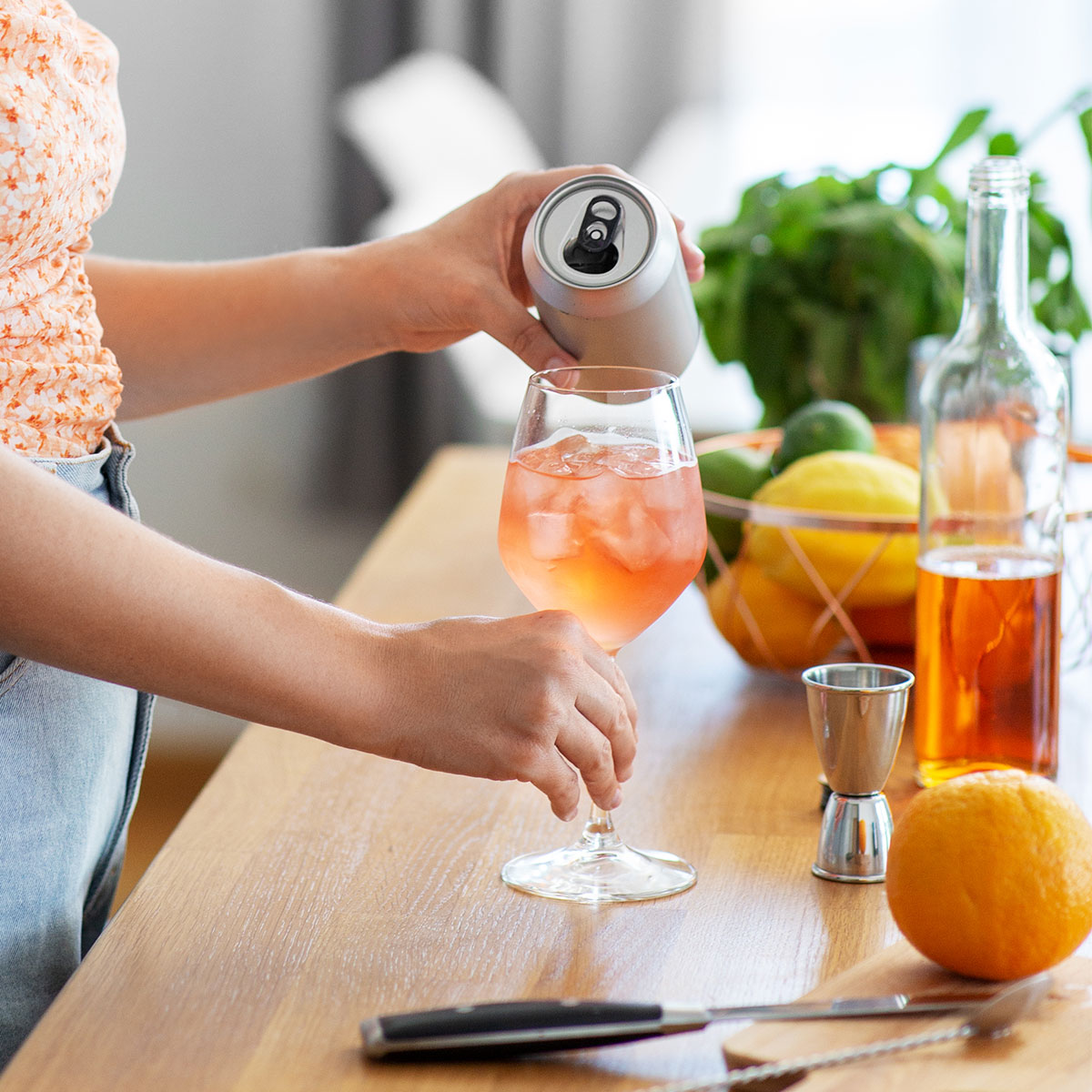 "Experts Reveal the Top Drinks to Avoid for Weight Gain and Wrinkles"