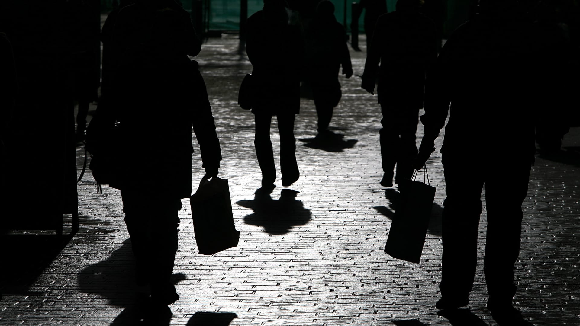 The Silent Recession: Impact on Middle Class and Rich Americans