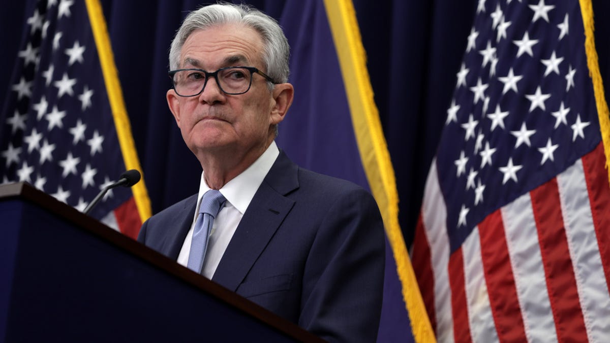 2024 Economic Outlook: Fed's Rate Cuts and Wild Cards Shape Market's Promising Future