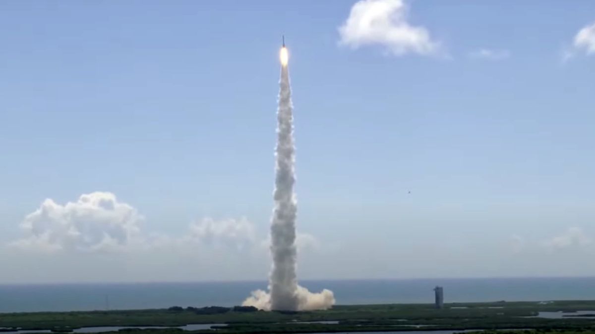 Boeing's Starliner Faces Helium Leaks on Historic First Crewed Mission to ISS