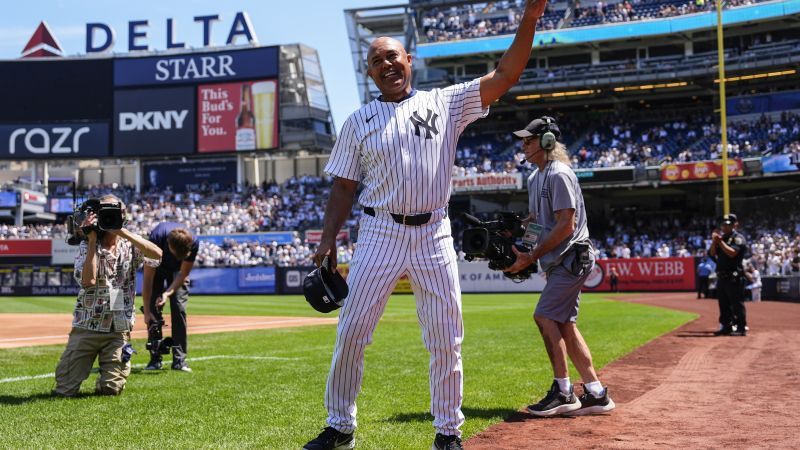 Featured image for Mariano Rivera Injures Achilles During Yankees Old-Timers' Day Game