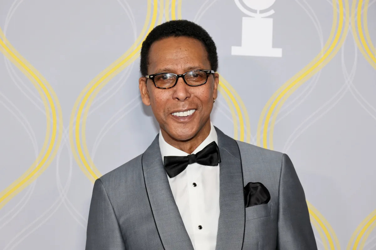 Featured image for Emmy-winning 'This Is Us' Actor Ron Cephas Jones Dies at 66, Co-stars Mourn
