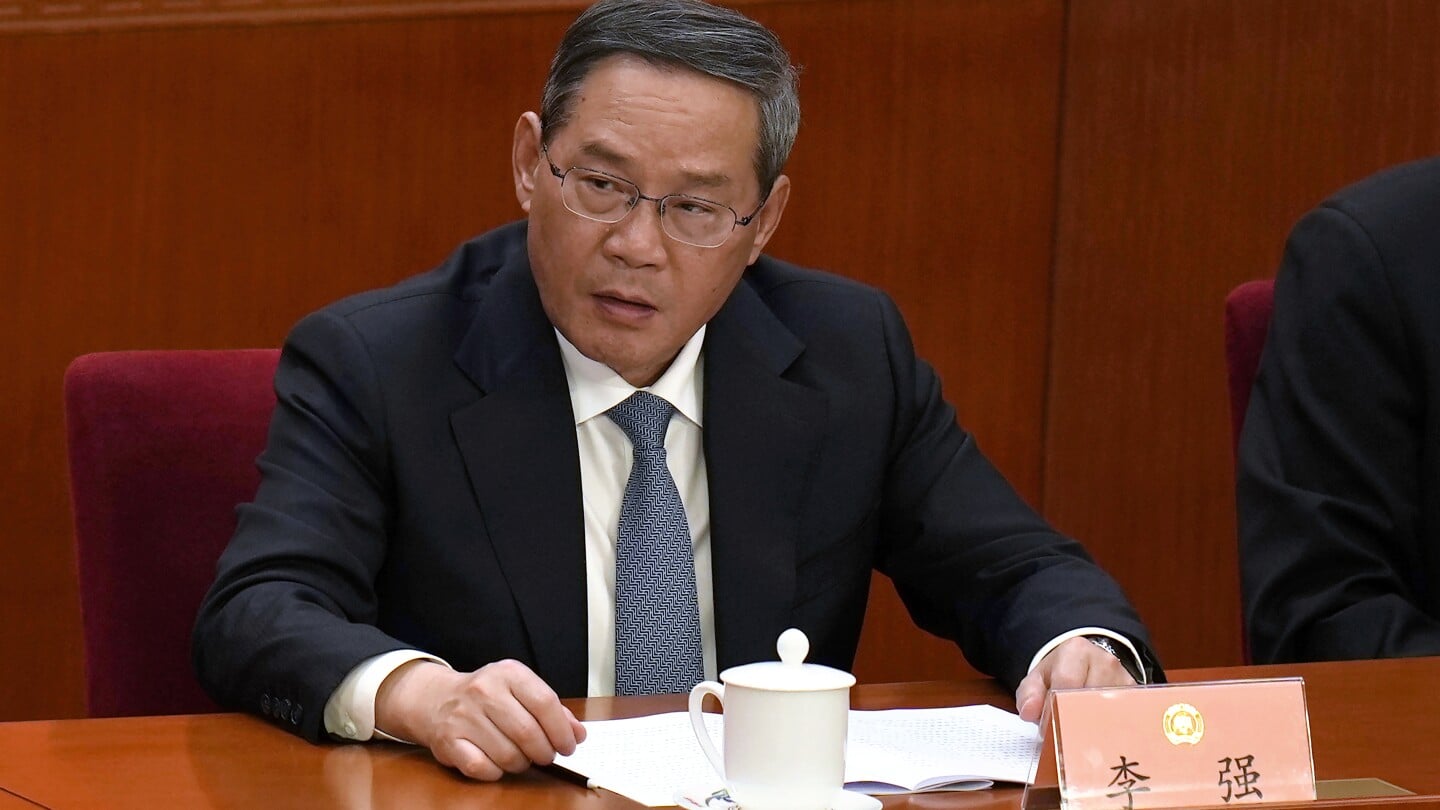 Featured image for China's Premier Breaks Tradition, Eliminates Annual News Conference