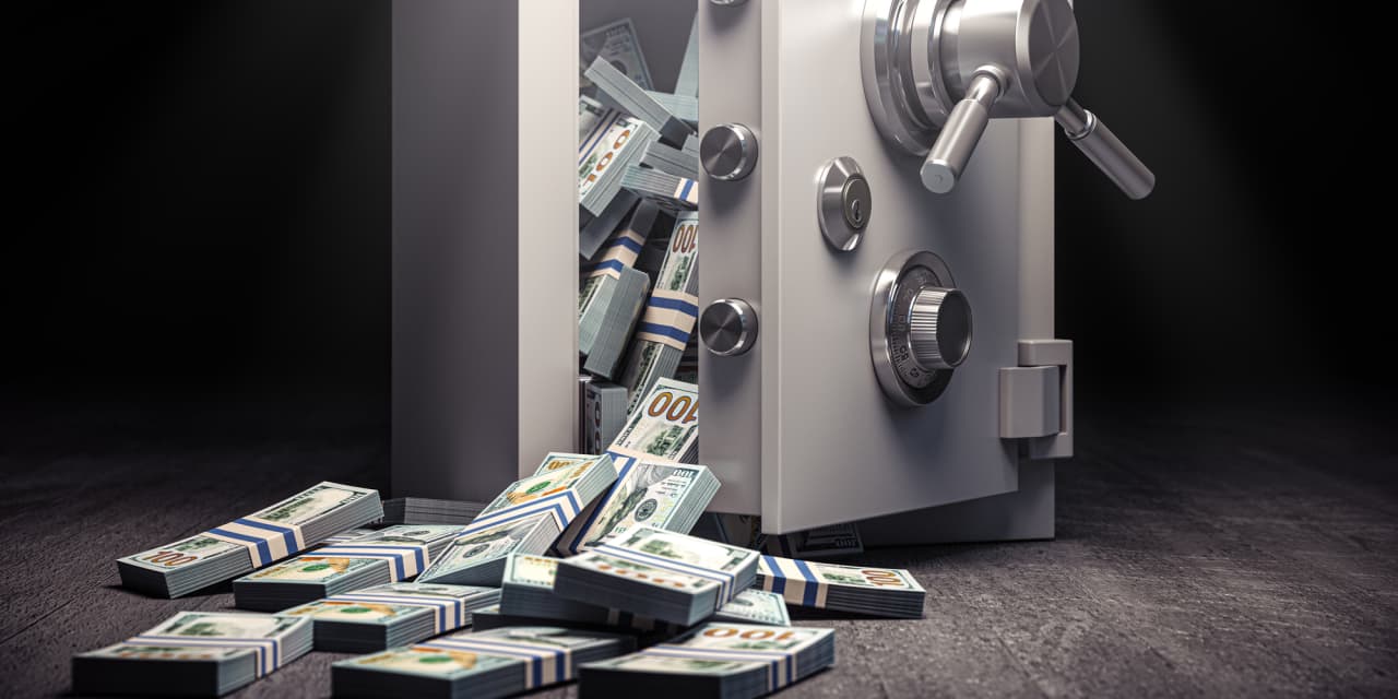 Featured image for "Seizing the Opportunity: High-Yield CD Rates Still Available"