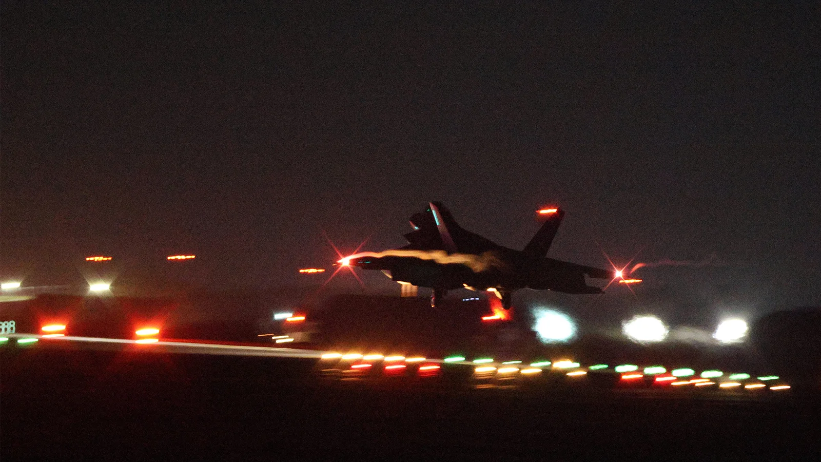 Six F-22 Raptors Arrive in UK Ahead of Broad Middle East Military Buildup