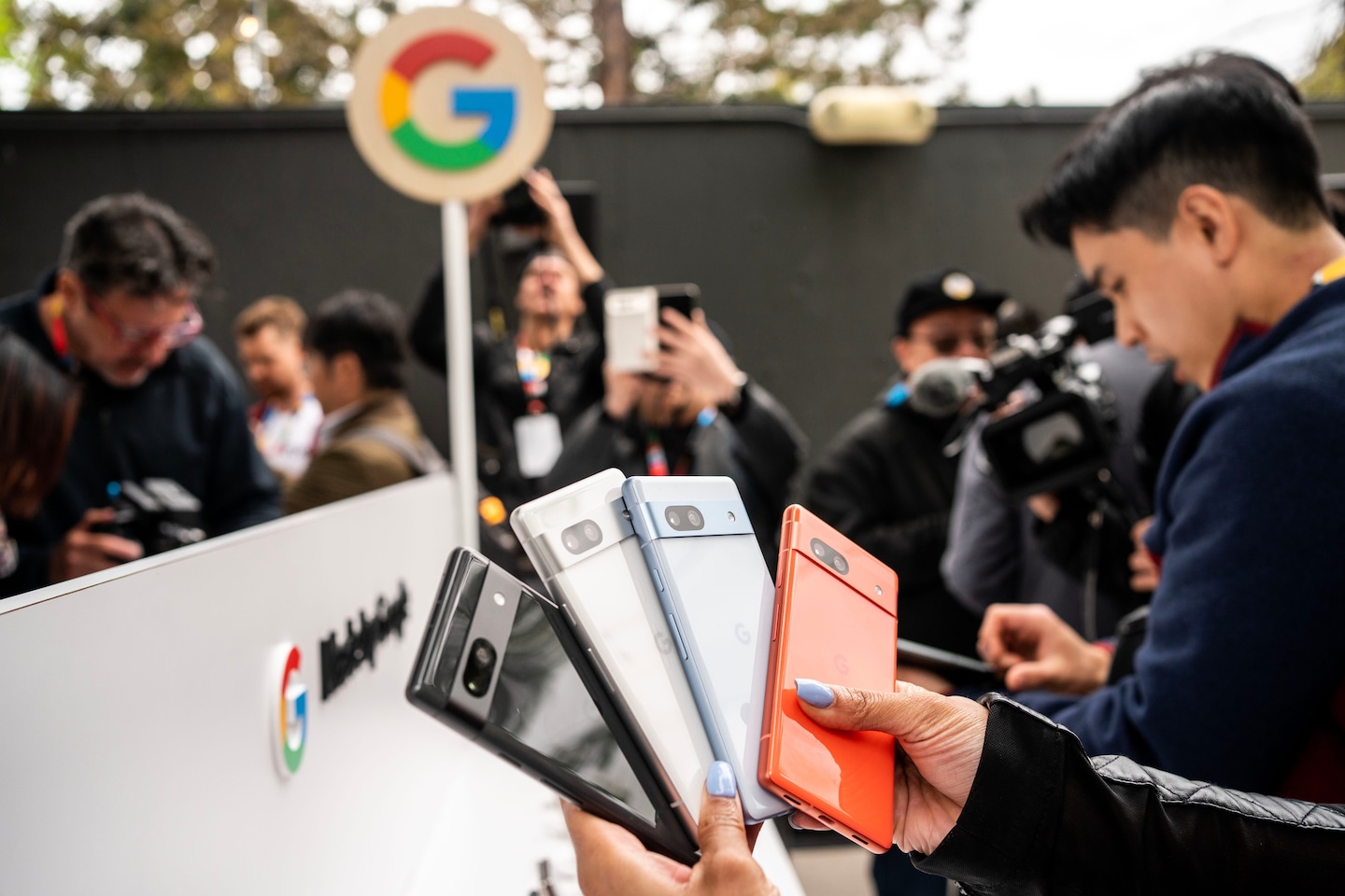 "Tech Giants Google and Amazon Announce 2024 Layoffs, Impacting Hundreds"
