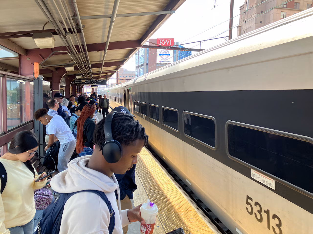 Featured image for NJ Transit suspends Morris-Essex and Gladstone lines through Sunday after derailment