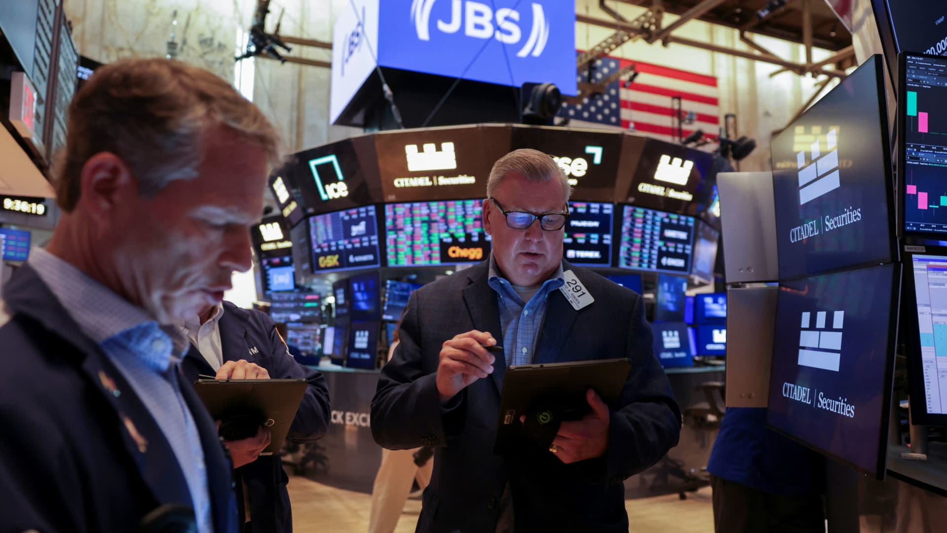 Stock Market Nears Record Highs Amid Mixed Signals and Global Tensions