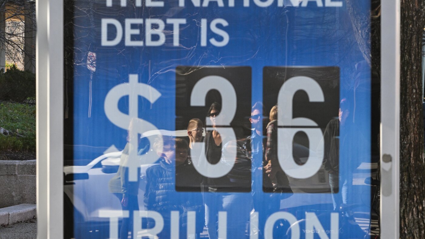 Featured image for CBO: Trump's Tariffs Could Reduce Deficit but Harm Economy and Increase Inflation