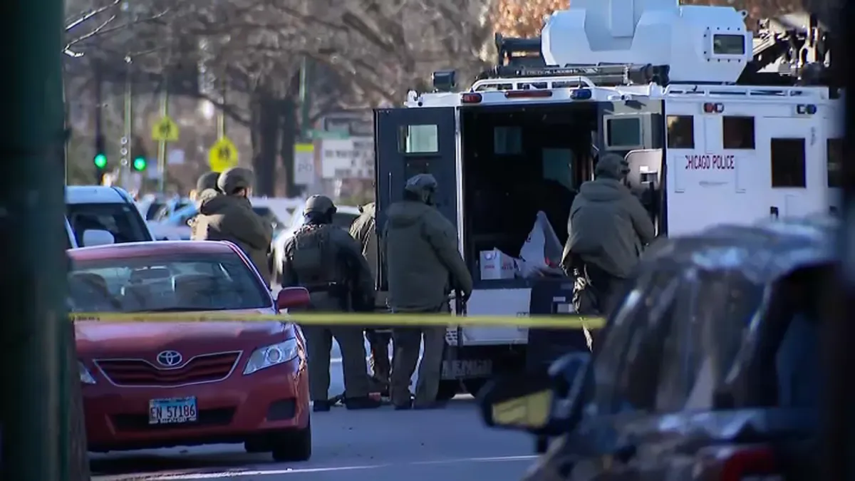Featured image for SWAT Responds to Incident in Irving Park, Chicago