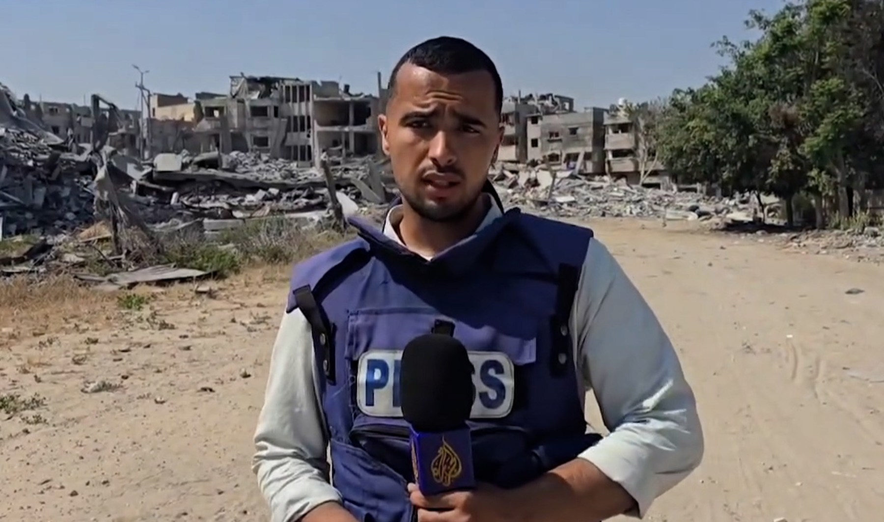 "Israel Intensifies Offensive with New Strikes in Central Gaza"