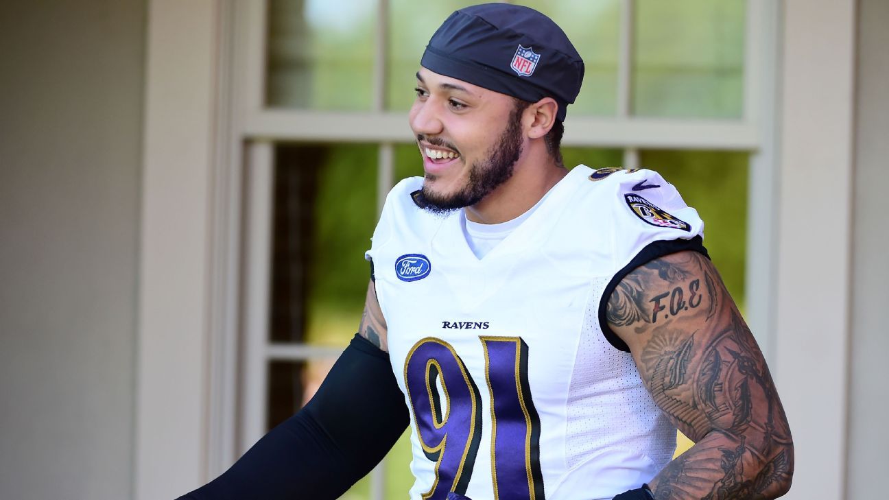 Featured image for Former NFL DE Shane Ray signs with Buffalo Bills.
