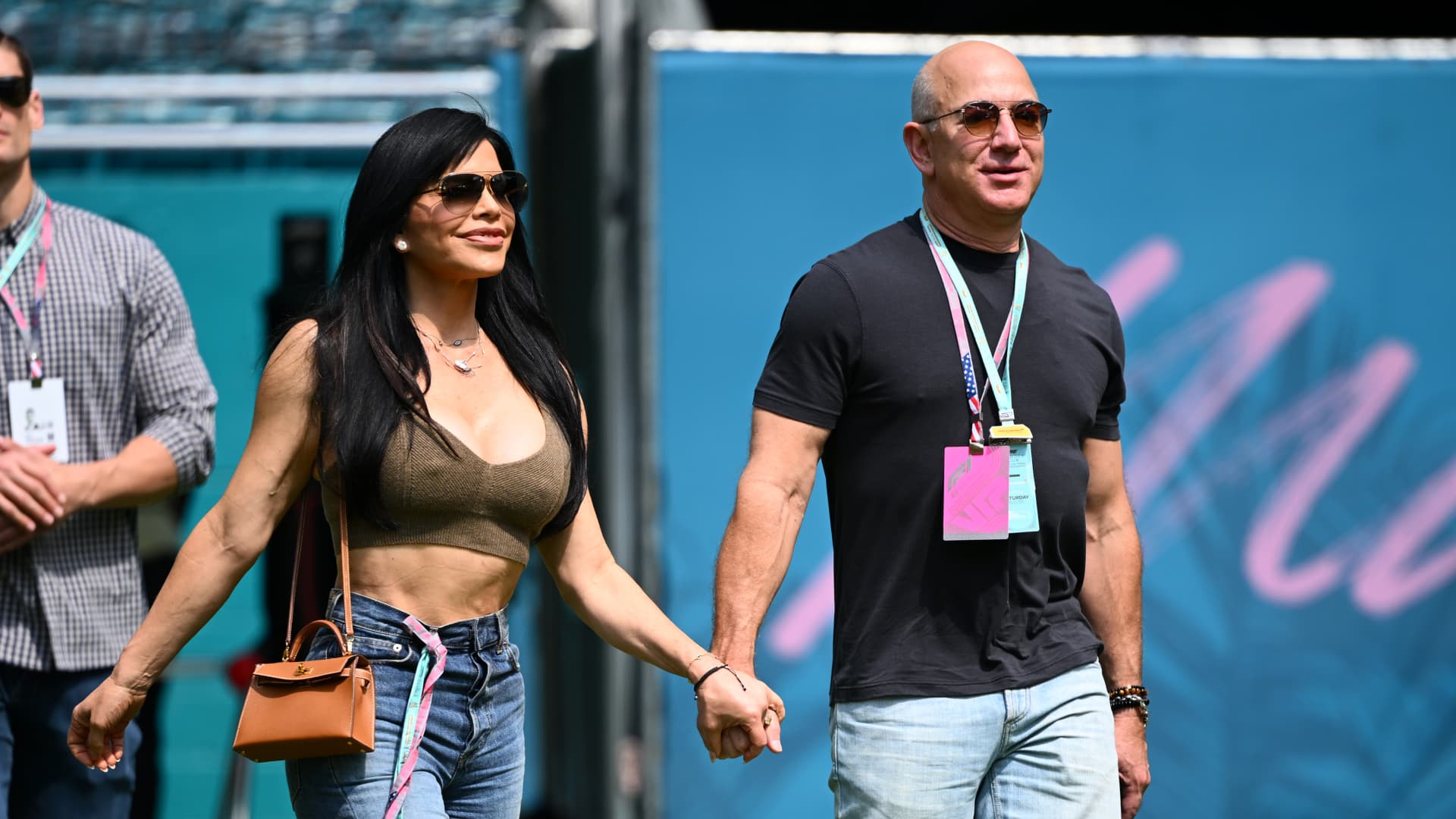"Jeff Bezos' Tax-Saving Move to Miami and $2 Billion Amazon Share Sell-Off"
