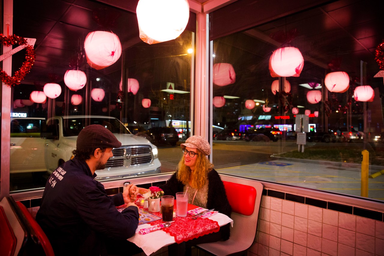 "Yelp's Top Picks: Romantic Restaurants, Best Pizza, and Quirky Eateries Across the US"