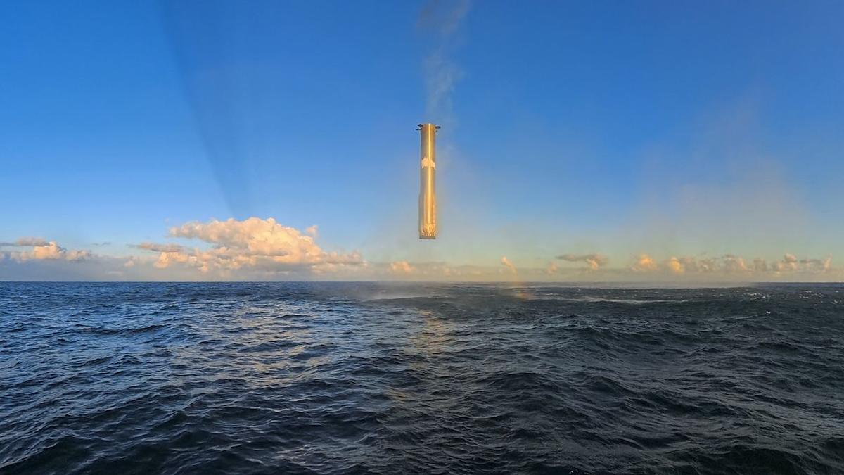 Featured image for SpaceX's Super Heavy Booster Hovers and Plunges into Sea