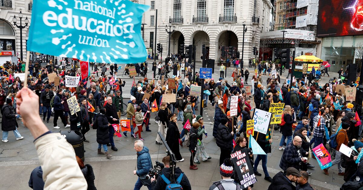 UK Teachers Plan More Strikes After Rejecting Pay Offer