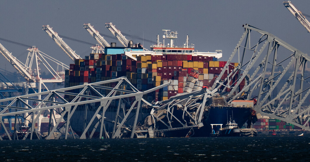 "Baltimore Bridge Collapse: Biden's Visit and Cleanup Efforts"