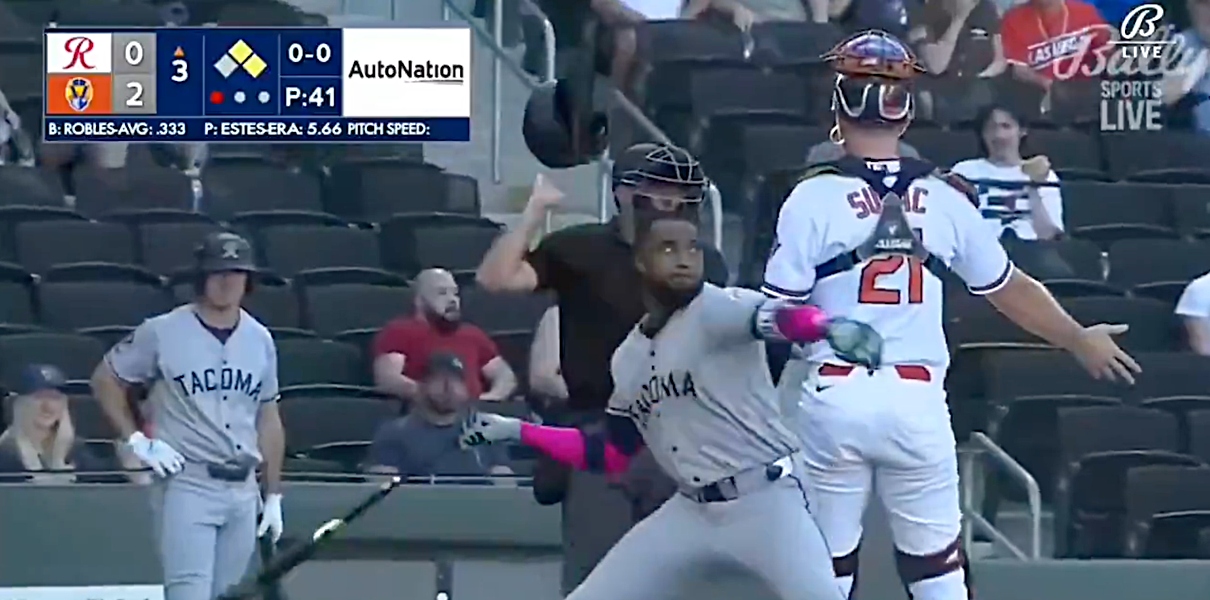 Featured image for Victor Robles Ejected and Apologizes After Bat-Throwing Incident