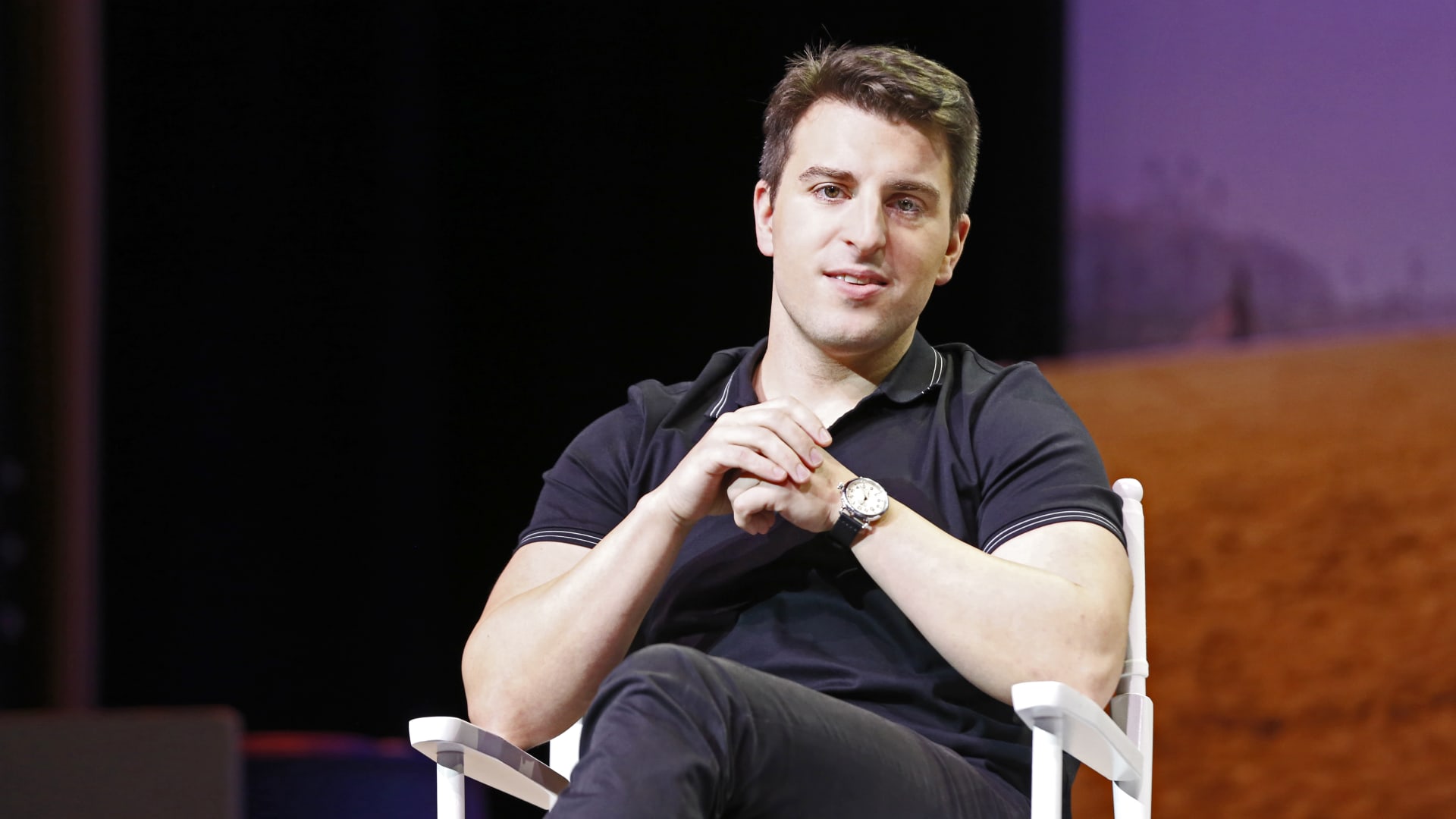 Featured image for "Airbnb CEO Reflects on Covid Layoff Missteps: 'A Company’s Not a Family'"