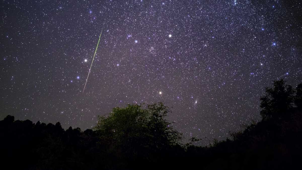 Featured image for Catch the Leonid Meteor Shower at Its Peak This Weekend