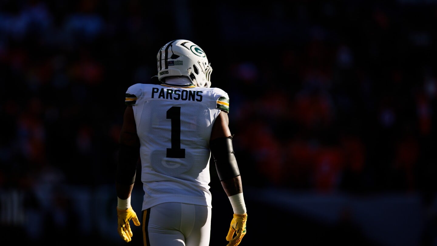 Featured image for MRI Confirms Packers' Micah Parsons Suffered Torn ACL