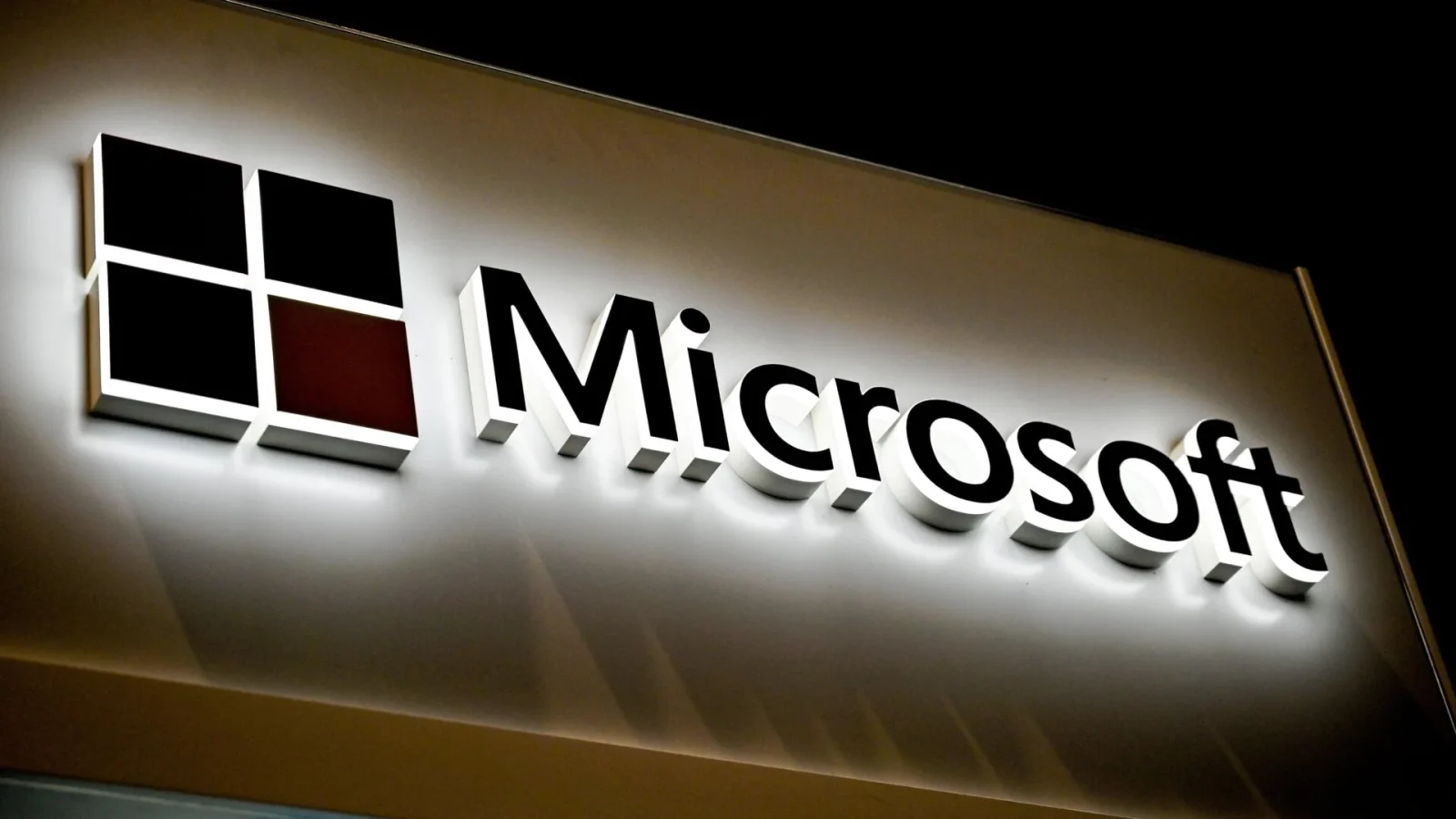 Microsoft Transfers BitLocker Recovery Keys to FBI, Fueling Privacy Debate