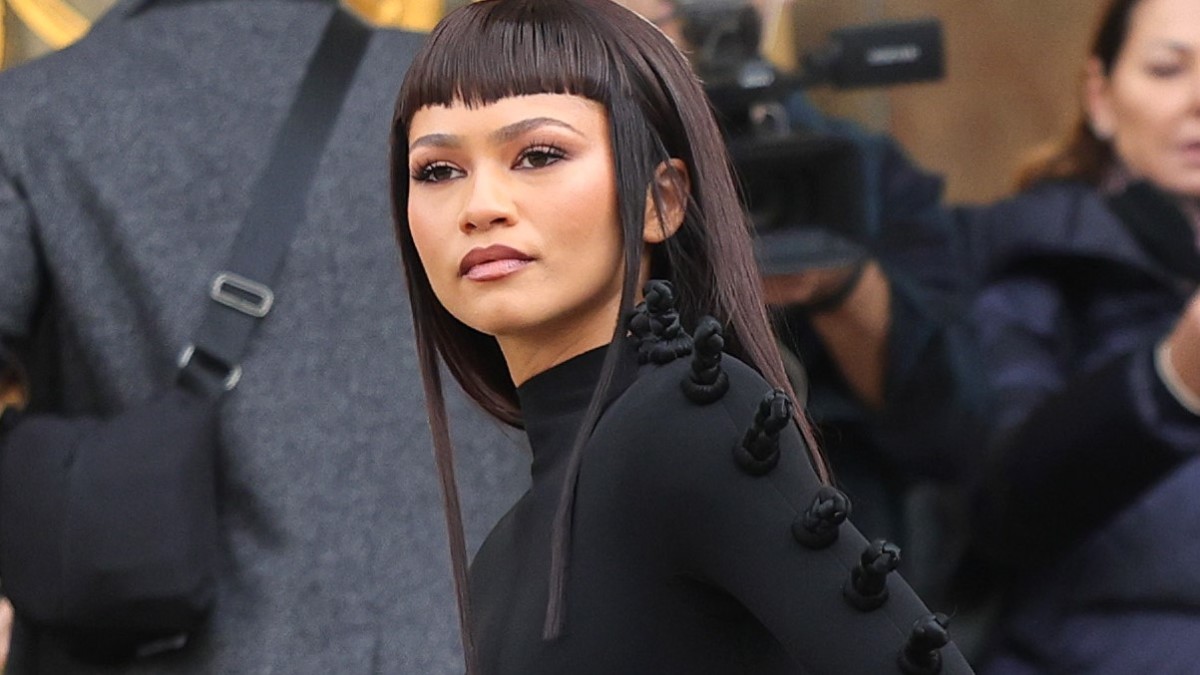 "Zendaya Steals the Show with Bold Style and a Robot Baby at Paris Fashion Week"