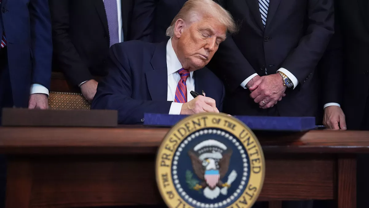 Featured image for US Threatens Mexican Flights and Airline Deals Amid Trade Dispute