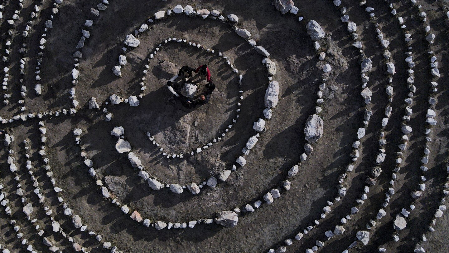 Featured image for "Unveiling the Surprising Word of 2023: Hallucinate or AI?"