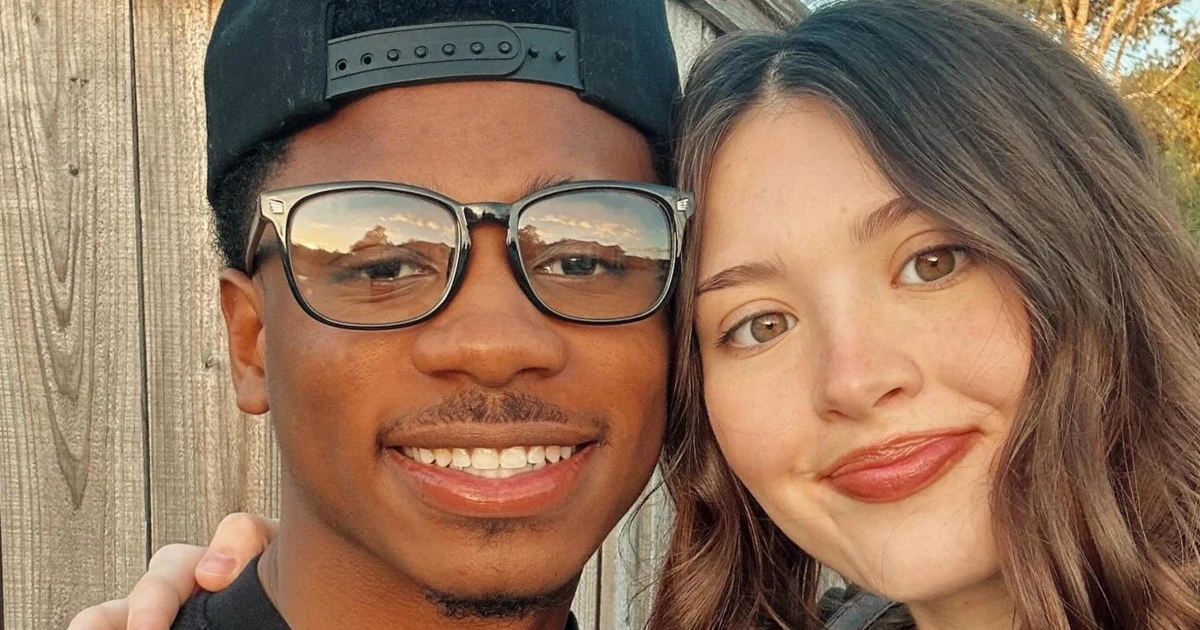 Featured image for Duck Dynasty Star Priscilla Robertson, 19, Welcomes First Baby