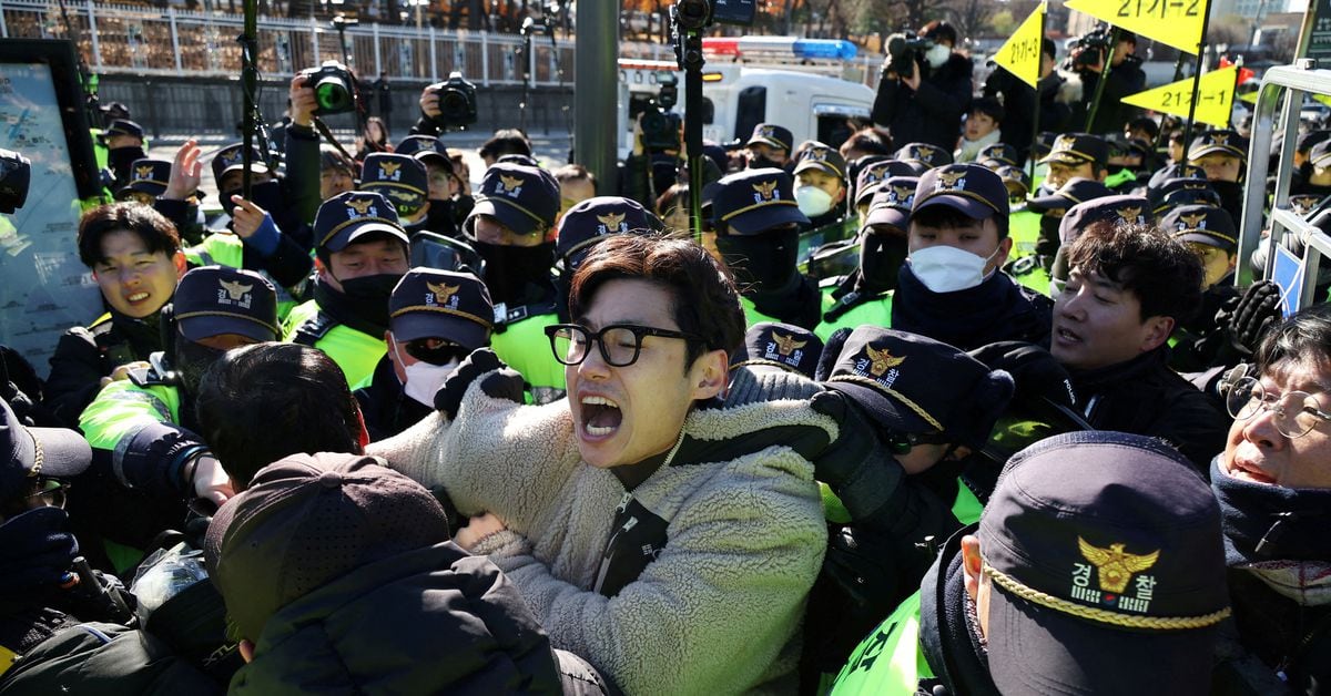 Featured image for South Korean Farmers Clash with Police in Dog Meat Ban Protest