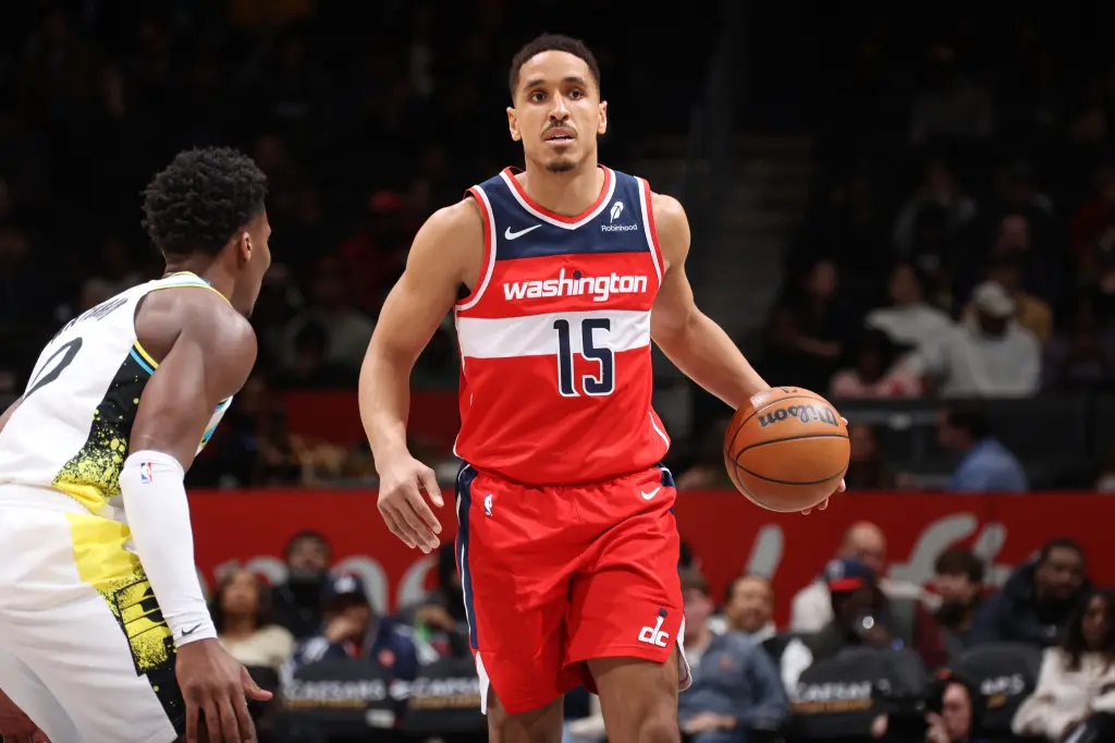 Featured image for Knicks Sign Malcolm Brogdon on One-Year Deal Amid Uncertainty