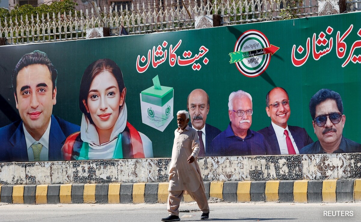 Featured image for "Pakistan Election Deadlock: Updates on Post-Vote Parleys and Coalition Deals"