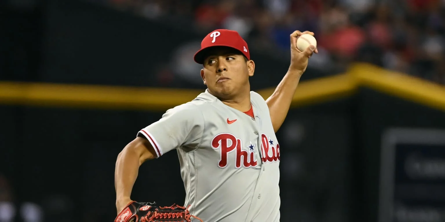 Phillies' Suárez leads team to .500 with win over Diamondbacks.