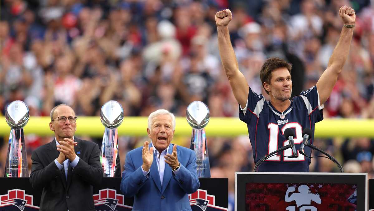 Featured image for "Live Stream: Tom Brady's Celebration Ceremony at Patriots/Eagles Halftime"