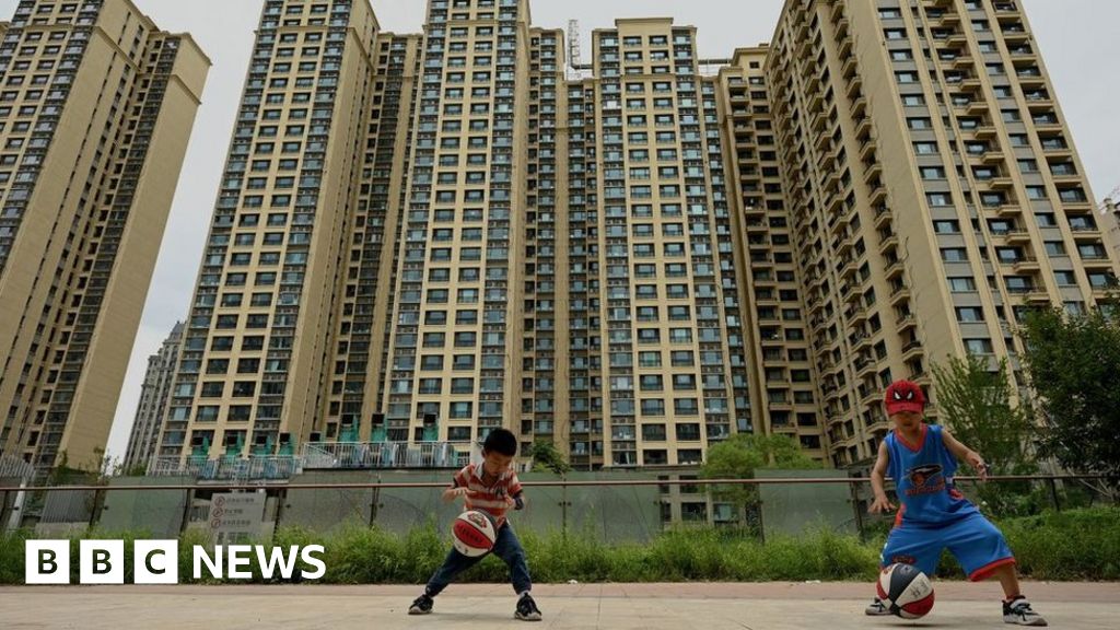 Featured image for Evergrande's Shares Plummet 80% as Trading Resumes