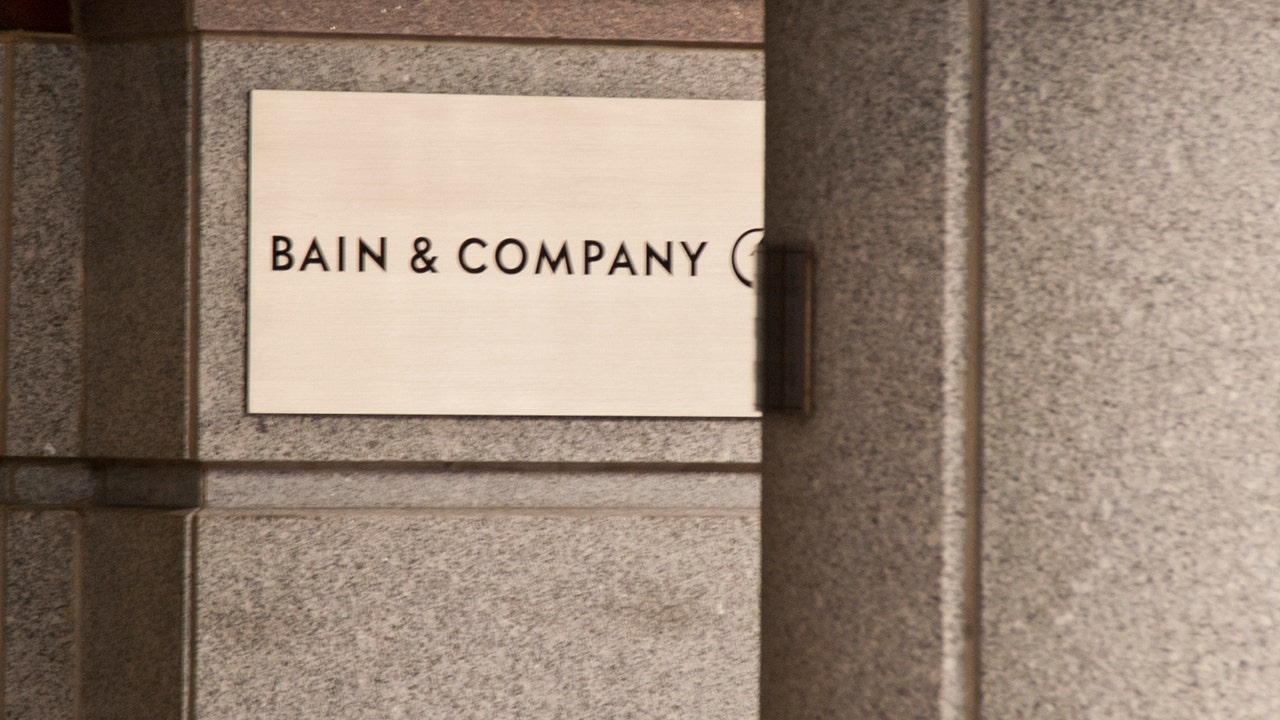 Featured image for "Glassdoor's 2024 Best Places to Work: Apple, Google, and Microsoft Among Top Employers"