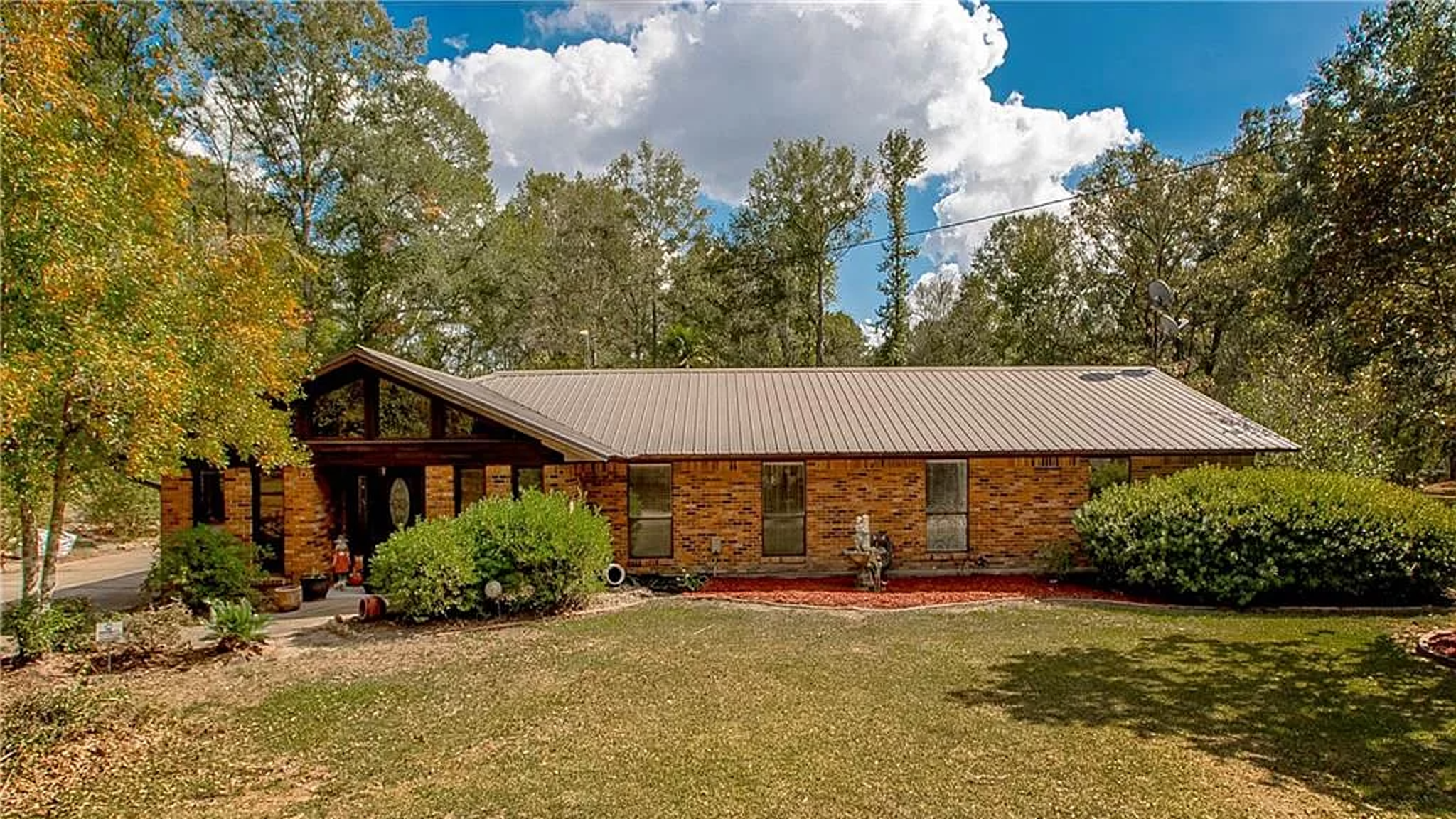 Featured image for "Britney Spears' Childhood Louisiana Home, Complete with Memorabilia, Hits Market for $1.2 Million"