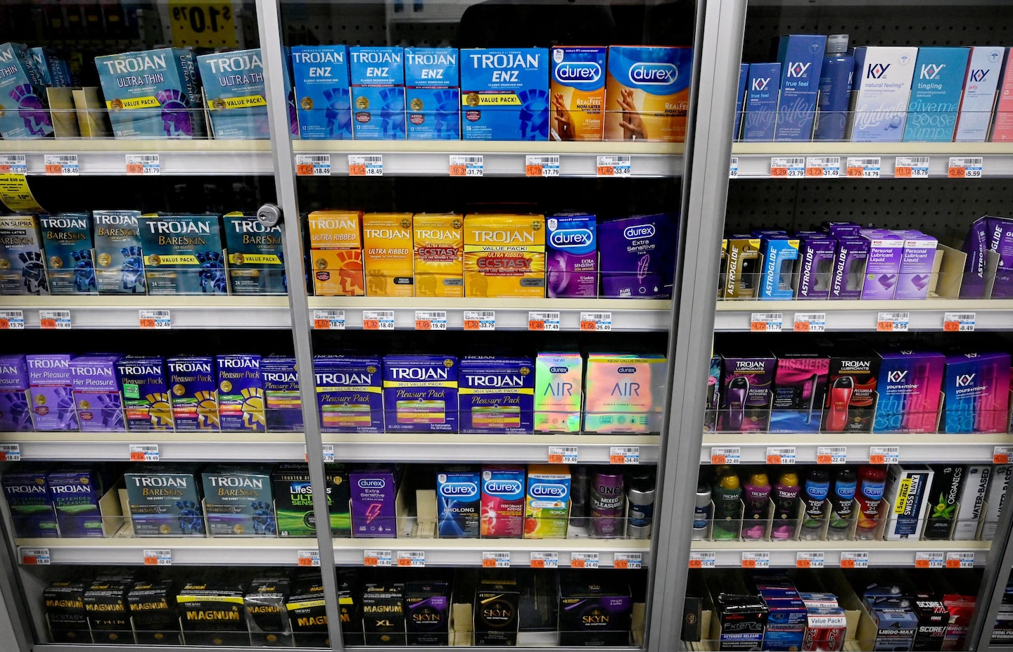 Featured image for Promising Male Birth Control Gel Proves Safe and Effective in Trials