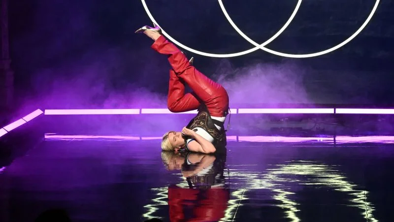 Featured image for Robyn's Return and 2010 Pop Icon's Colbert Performance Spark Buzz